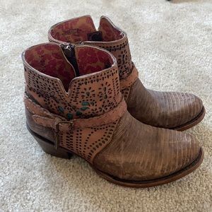 Leather women’s ankle boots size 9